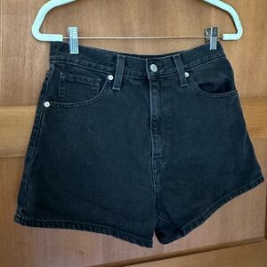 Levi’s 28 Mom Jean Shorts